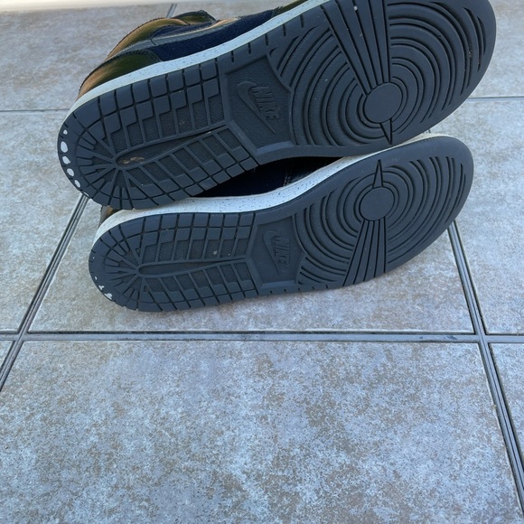 Air Jordan 1 Mid Premium - Picture 7 of 16